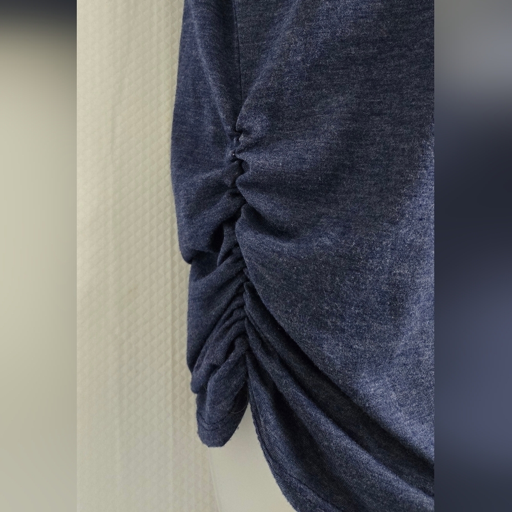 ๐ค SJS Blue Graphic Feather Short Sleeve Tee - Picture 3 of 9